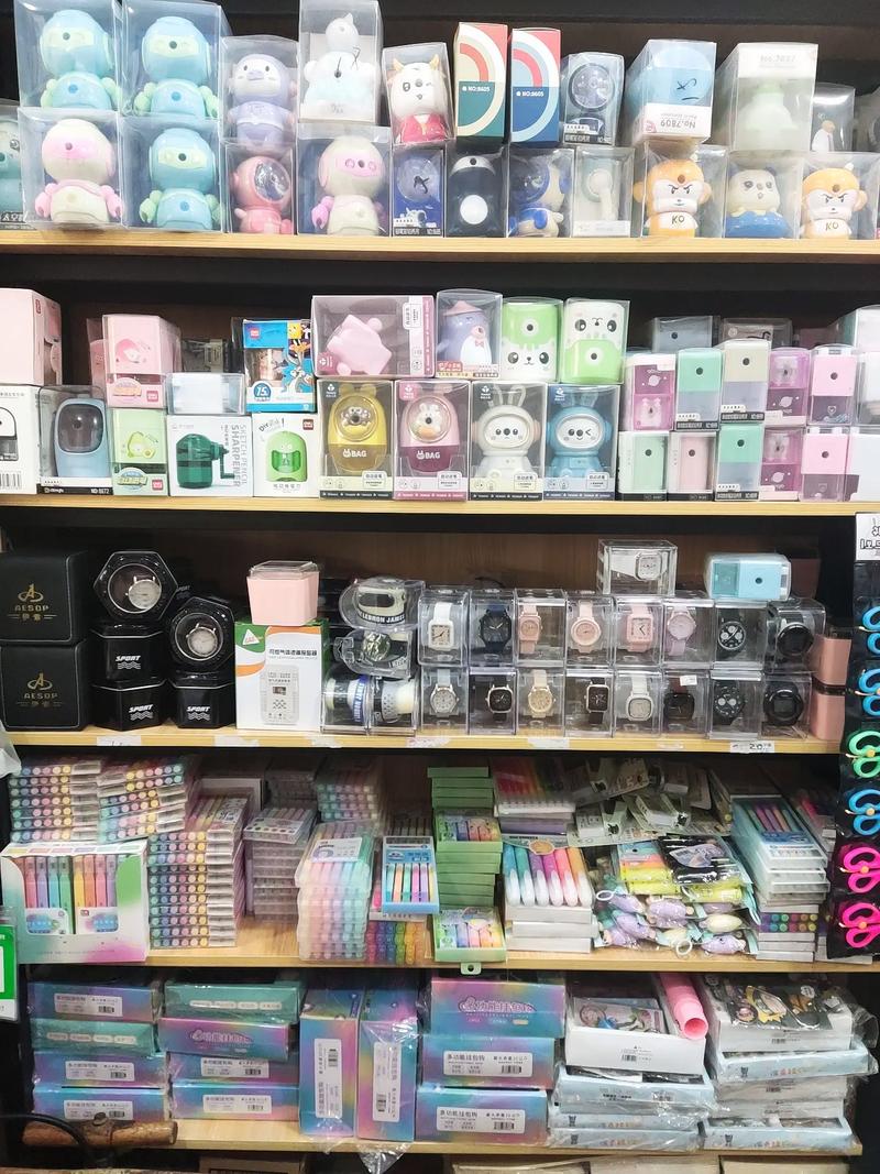 三里湾学生用品文具店 一遍遍调整陈列的艺术